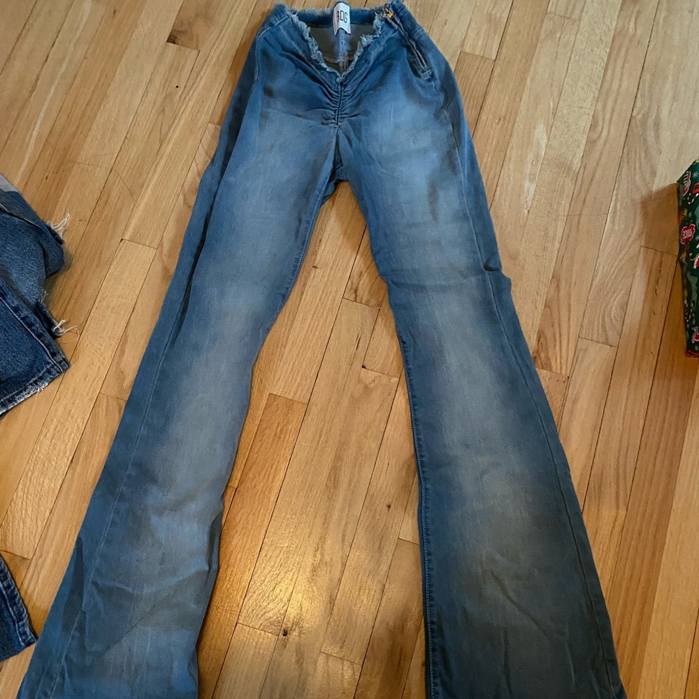 BDG FLARE LOW WAISTED JEANS